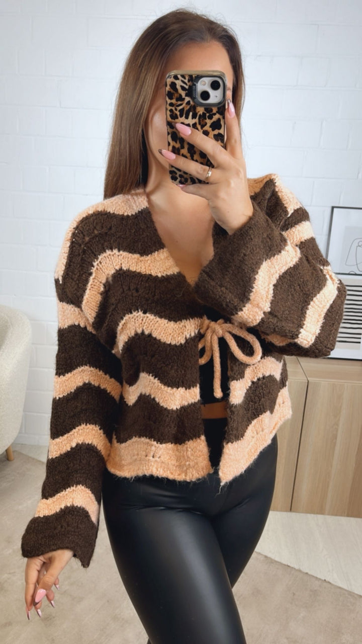 außergewöhnlicher, kurzer Cardigan zum binden, Wellen / dunkel braun - apricot Art. 12849