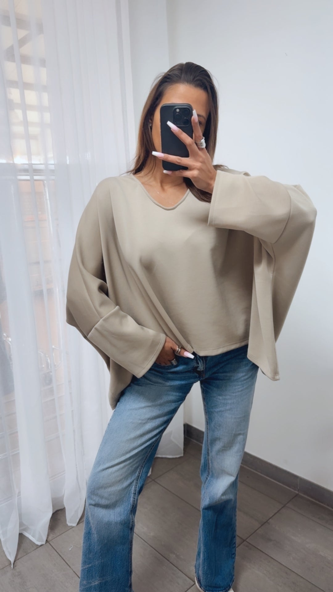 Oversize Butterstoff Sweater mit V-Ausschnitt / dunkles beige Art. 14222