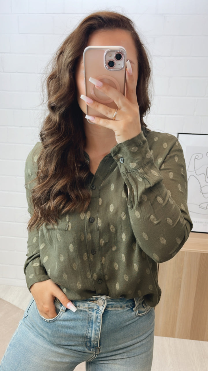 dünne Bluse mit Glitzer Akzenten, Brusttasche / khaki Art. 10749