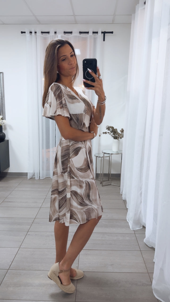 KURZES Leicht tailliertes Kleid mit T-Shirt Ärmeln  / braun beige Töne Art.15057