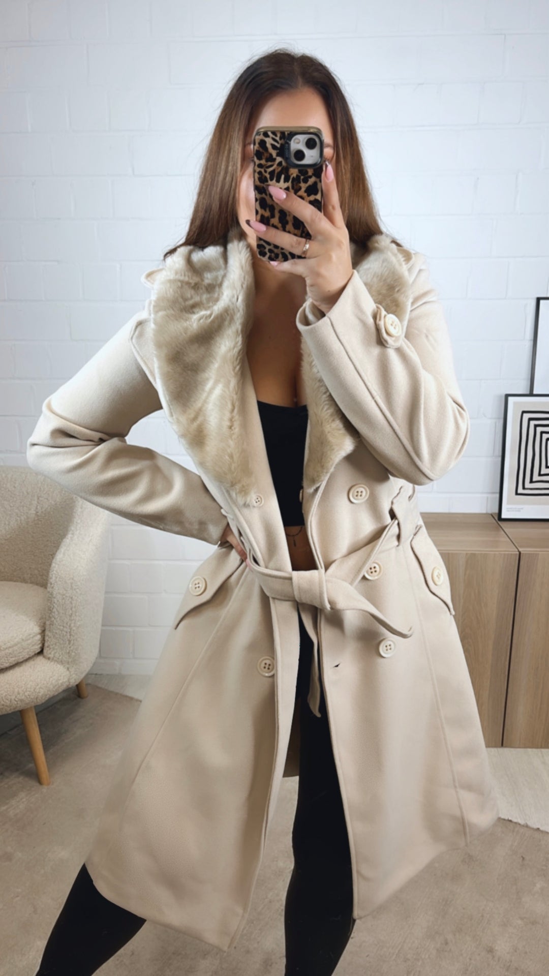 Mantel mit flauschigen, abnehmbaren Kragen / creme Art. 12841