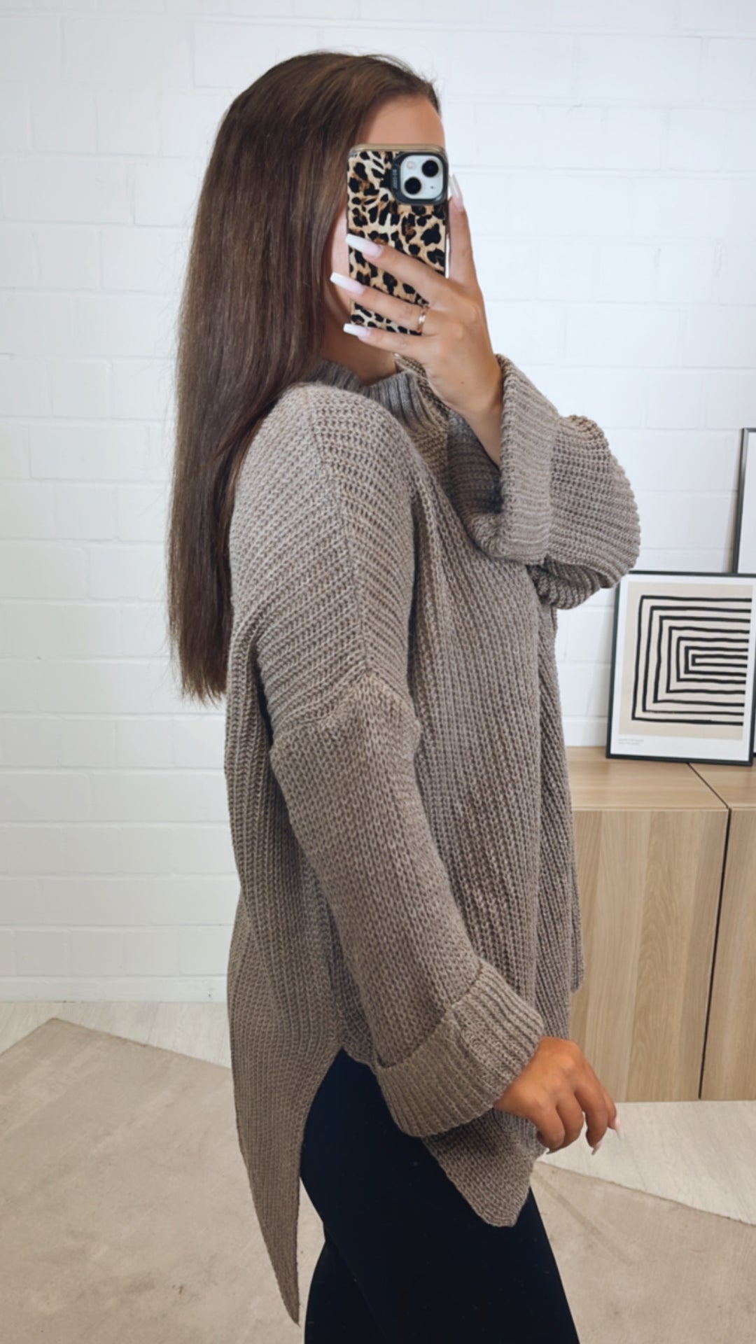 Stehkragen oversize Pullover mit Schlitz / light taupe Art. 11066