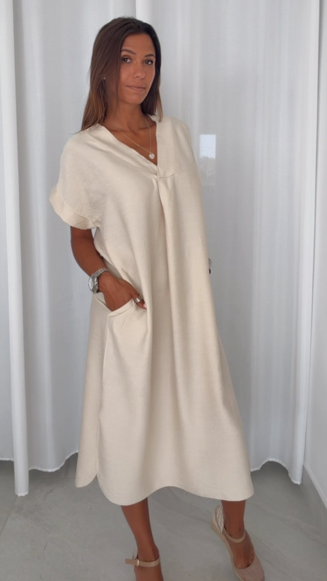 Viskose Maxi Kleid mit Taschen, seitlicher Schlitz / beige Art. 15361