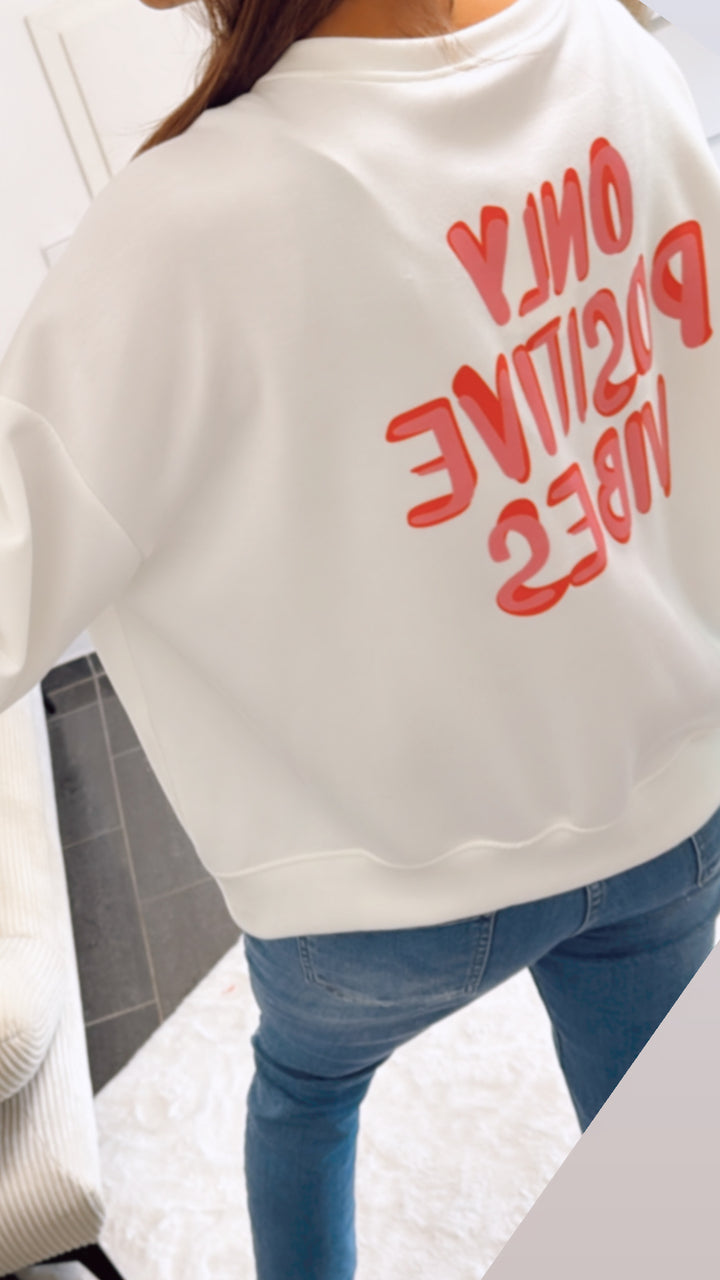 kürzerer Pullover " HEART only positive vibes" / weiss Art. 10859
