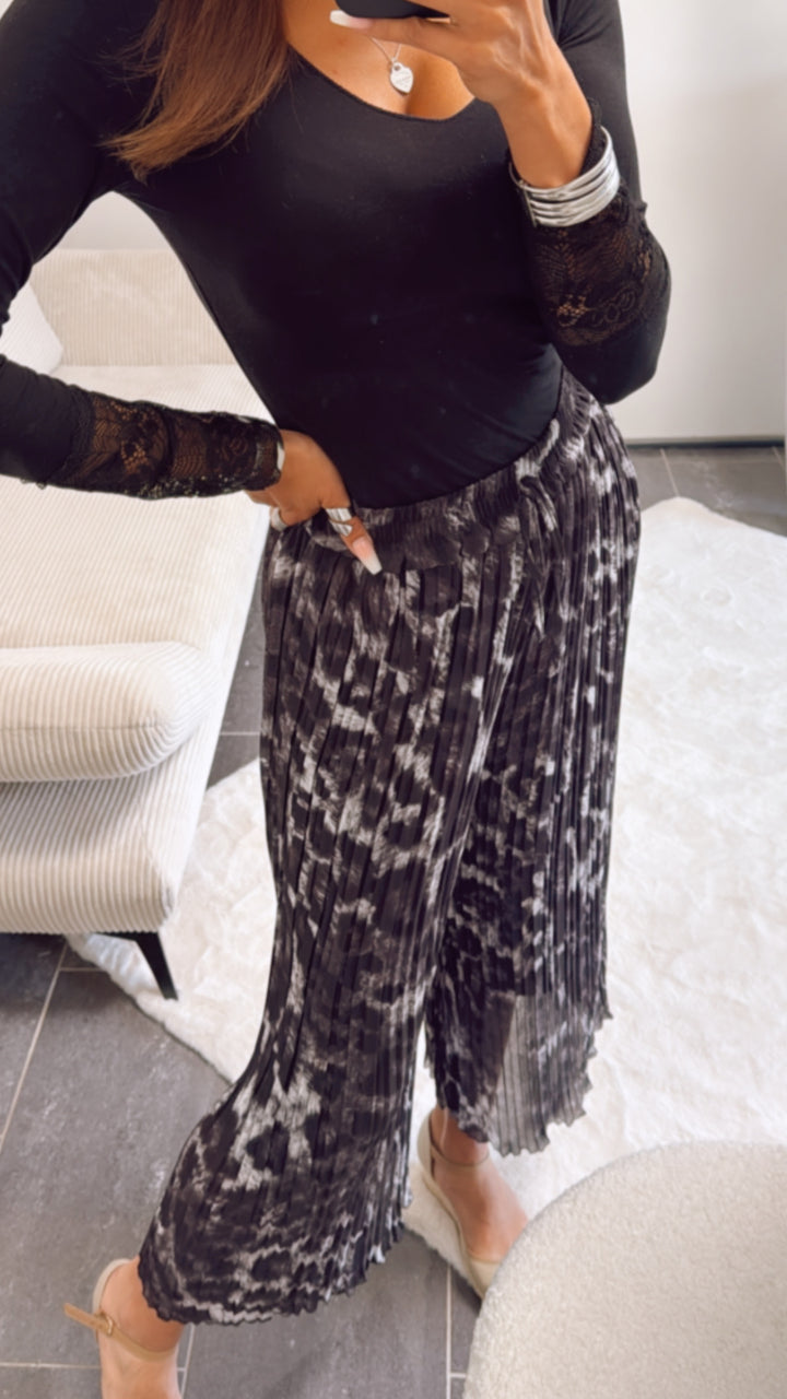 Plissee Hose im Leo - Look / schwarz - grau Art. 10046
