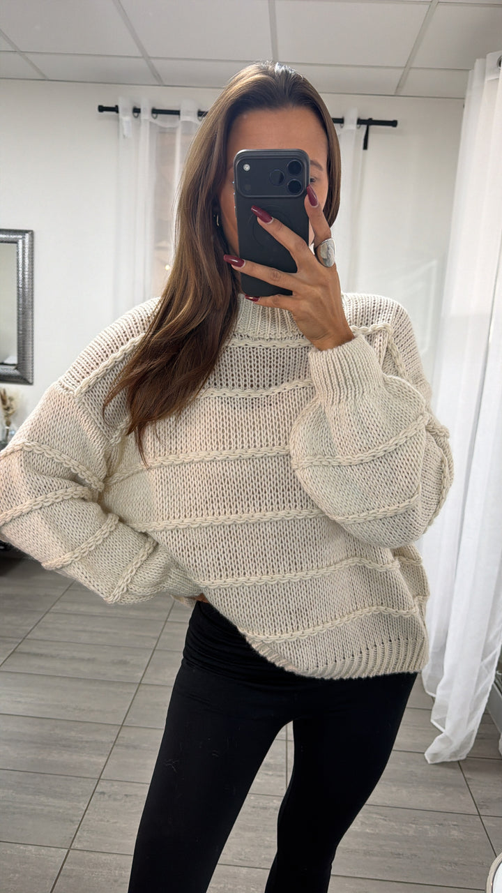 oversize Strick Pullover mit dekorativen Ziernähten / creme Art. 16705