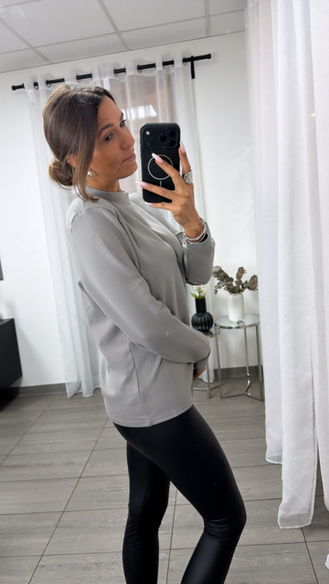 Softer Oversize Long Pullover mit leichtem Stehkragen / hell grau Art.16384