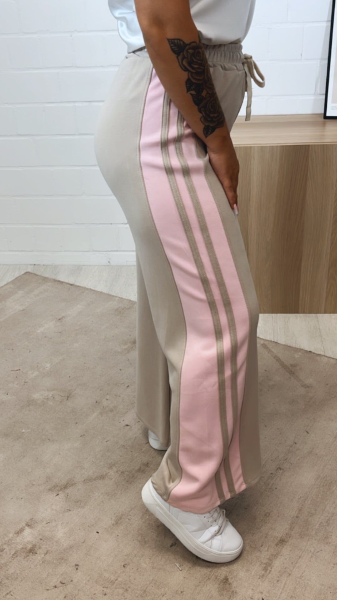 legere, weite Hose mit elastischem Bund, Tunnelzug / beige - rosa Art. 11232