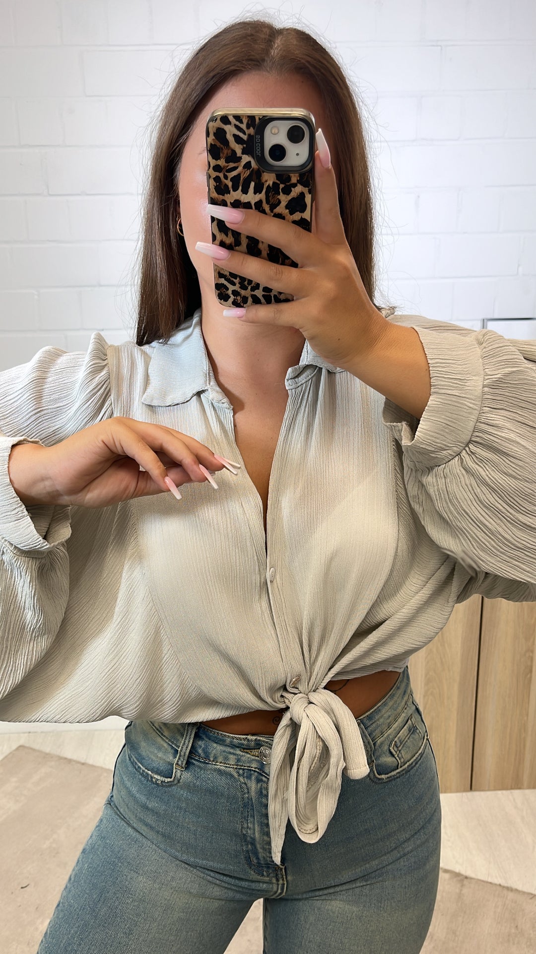 dünne Bluse mit ultra Fledermaus Ärmeln, Knoten / beige Art. 11148