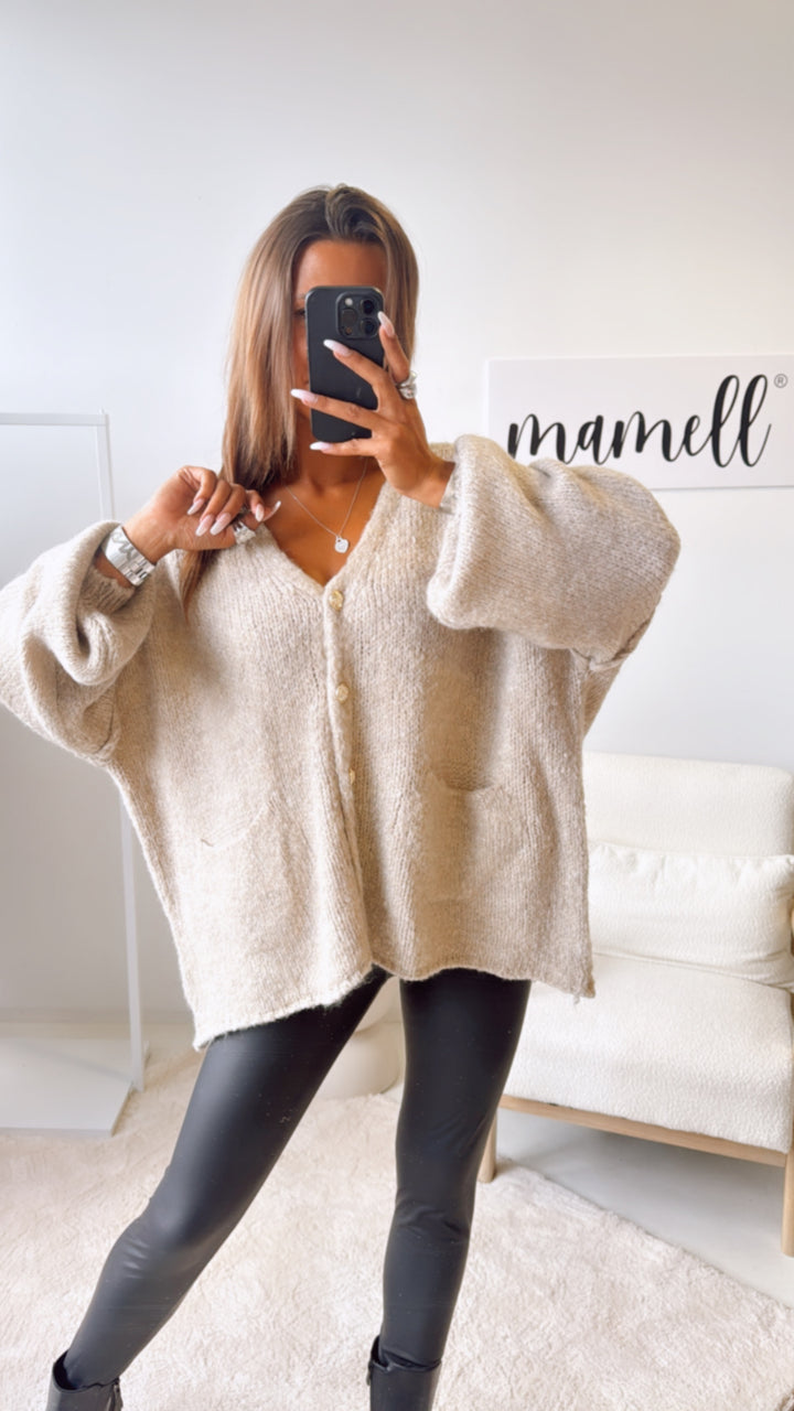 V-AUSSCHNITT Kuschel Cardigan mit goldenen Knöpfen und Taschen / beige Art.122323