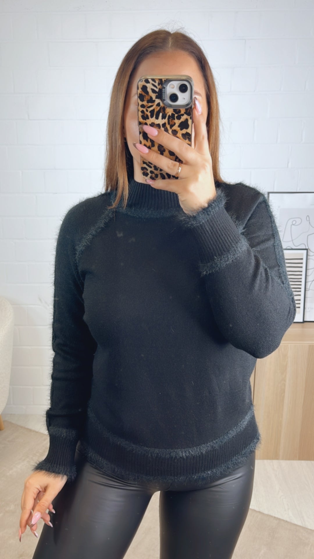 Pullover mit flauschigen Nähten / schwarz Art. 13035