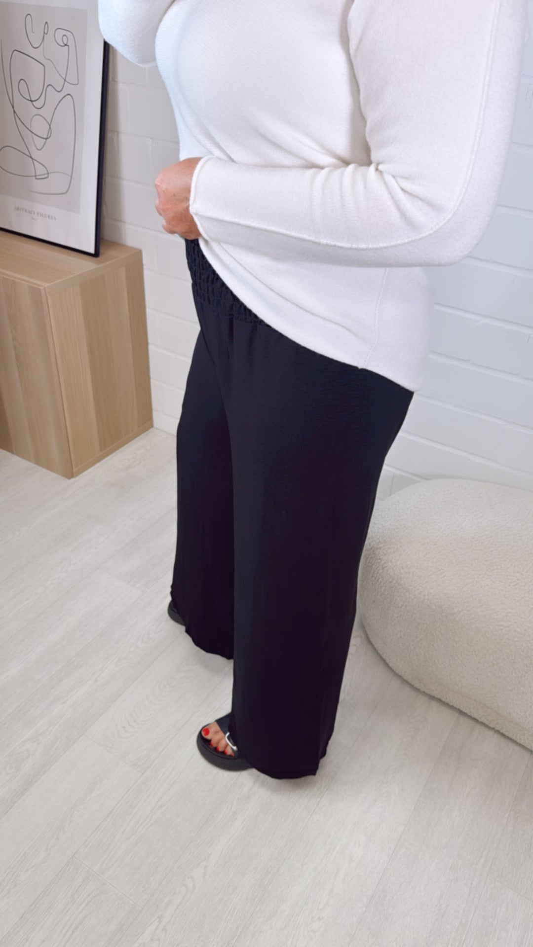 Luftige Sommerhose mit elastischen Krepp Bund / Art. 100