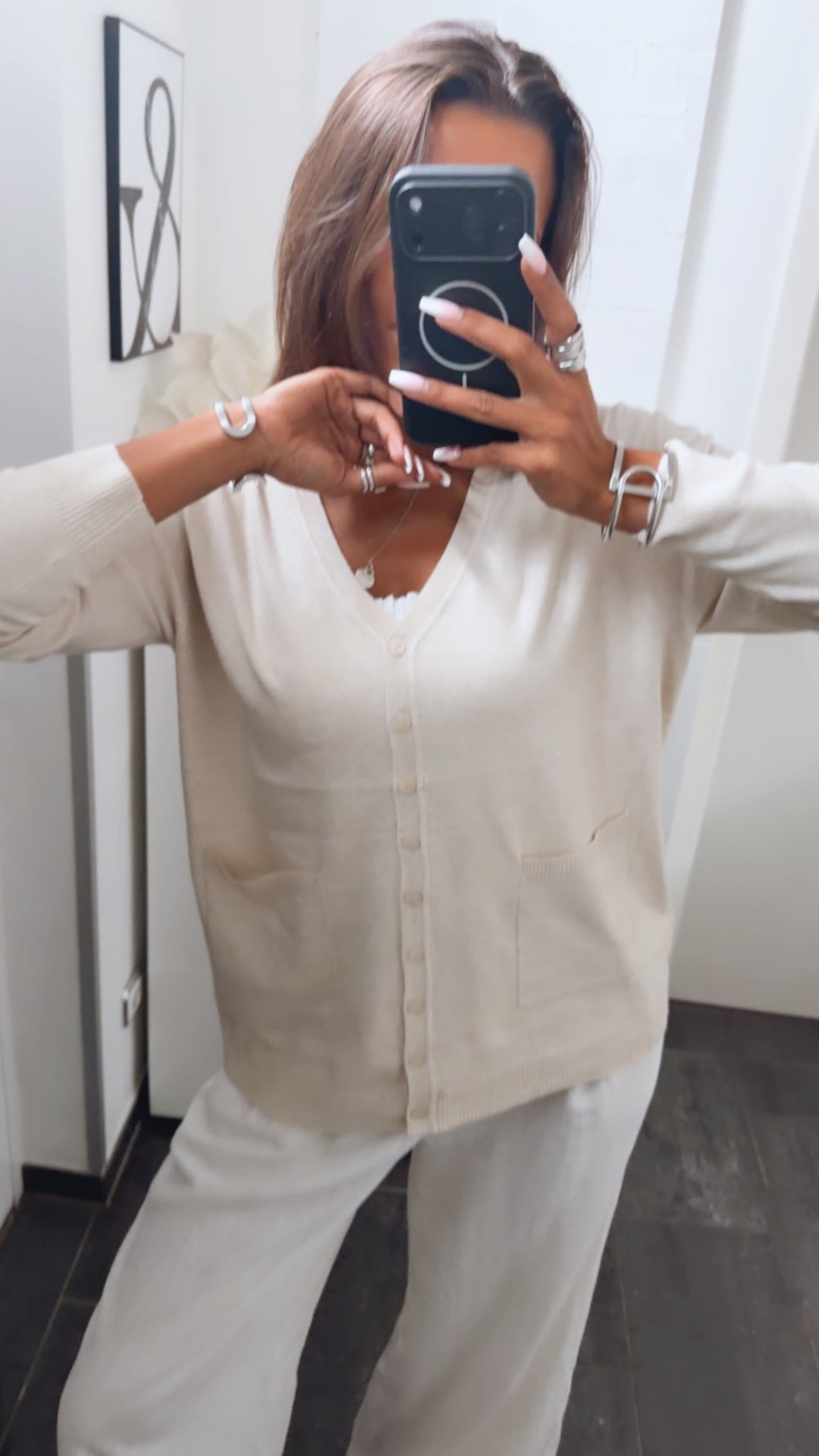 Feinstrick Cardigan mit Taschen auf der Vorderseite / beige Art.15683
