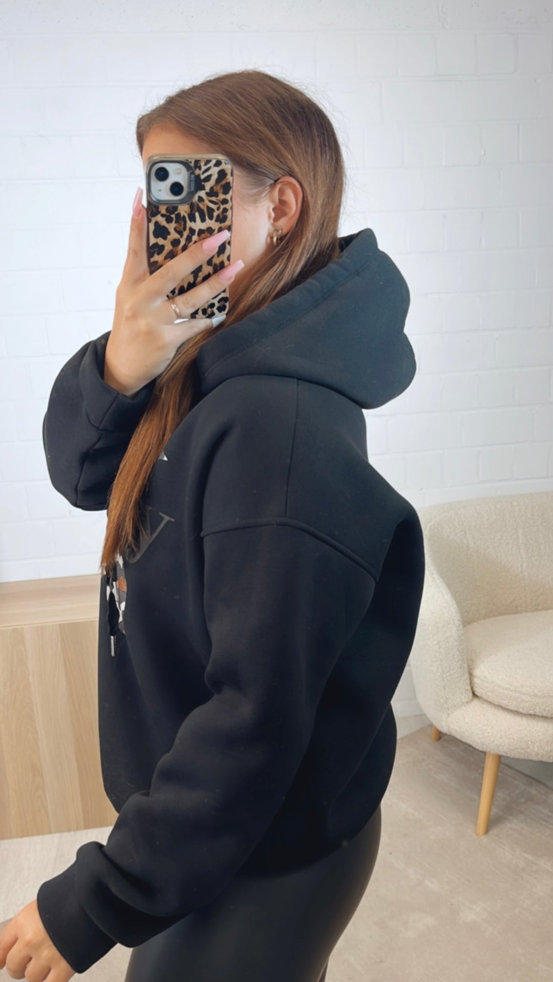 Cherry Leo Hoodie / schwarz Art. 12619