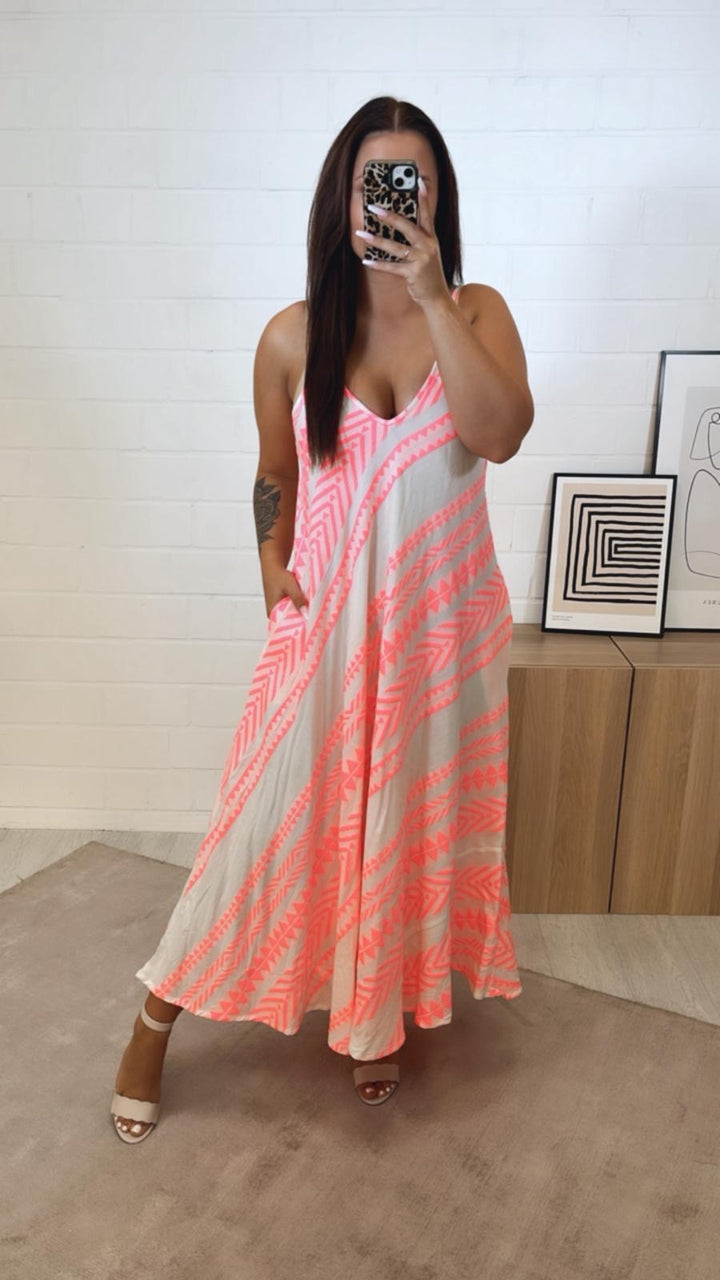(Maxi-) PREMIUM Summer Vibe Kleid / Hängerchen / weiss - neon pink Art. 10920