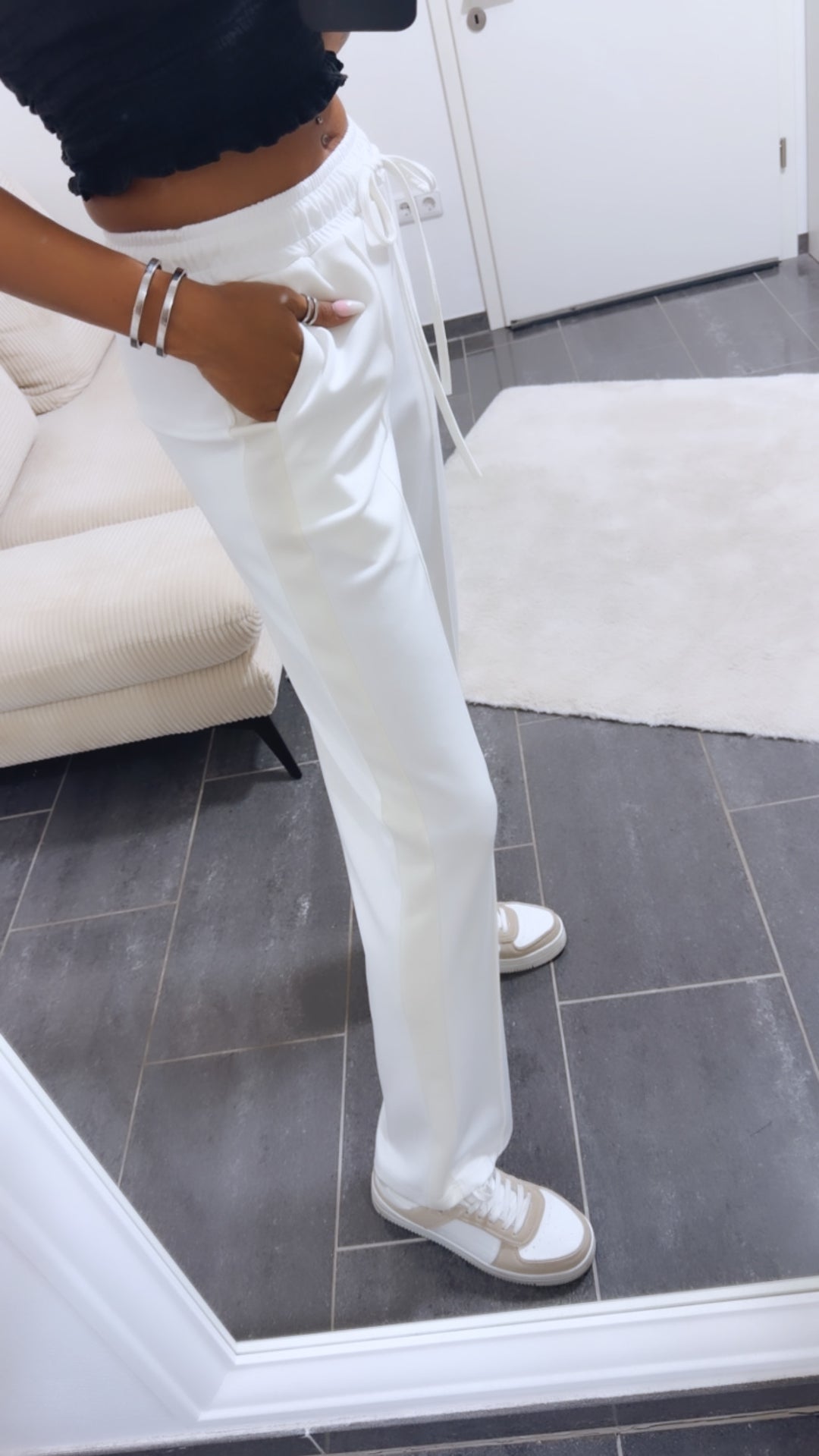 Butterstoff Hose mit Taschen und seitlichen Streifen / weiß - creme Art.15124