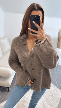 Strick Cardigan mit Leo Knöpfen / braun meliert Art. 8700