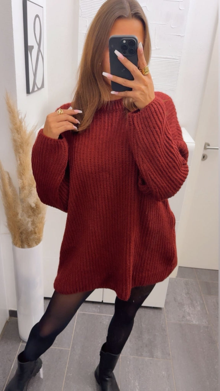 gradliniges Strick Kleid / Long Pullover mit weitem Arm, Rundausschnitt / Bordeaux rot Art. 12800