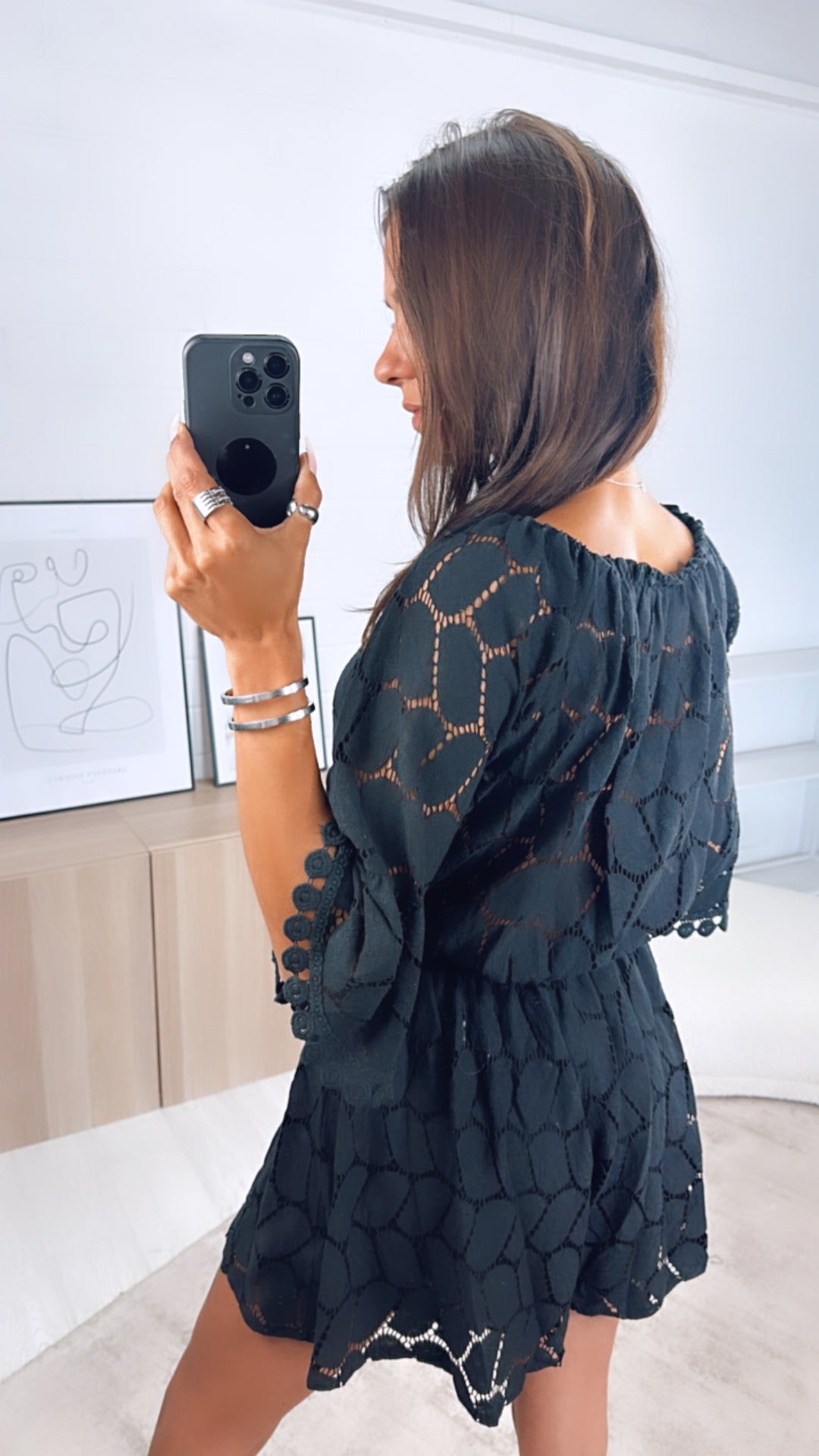verspielter, kurzer Jumpsuit mit Spitzen Stickerei / schwarz Art. 6392