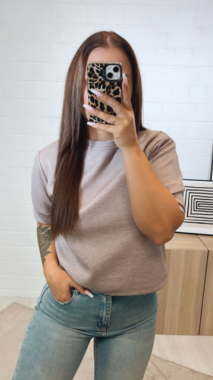 Oberteil mit Rundausschnitt, fester Stoff, kurze Arme / light taupe Art. 9941