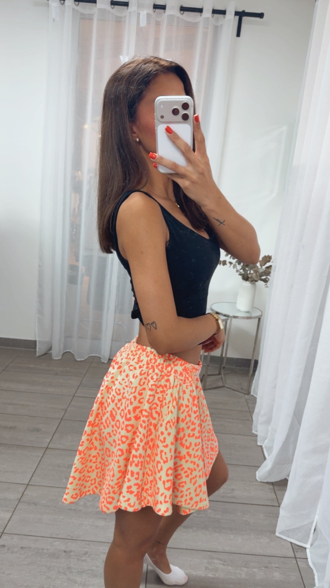 LEO weite Sweat Shorts mit Taschen und Patch / soft gelb - orange Art. 15872