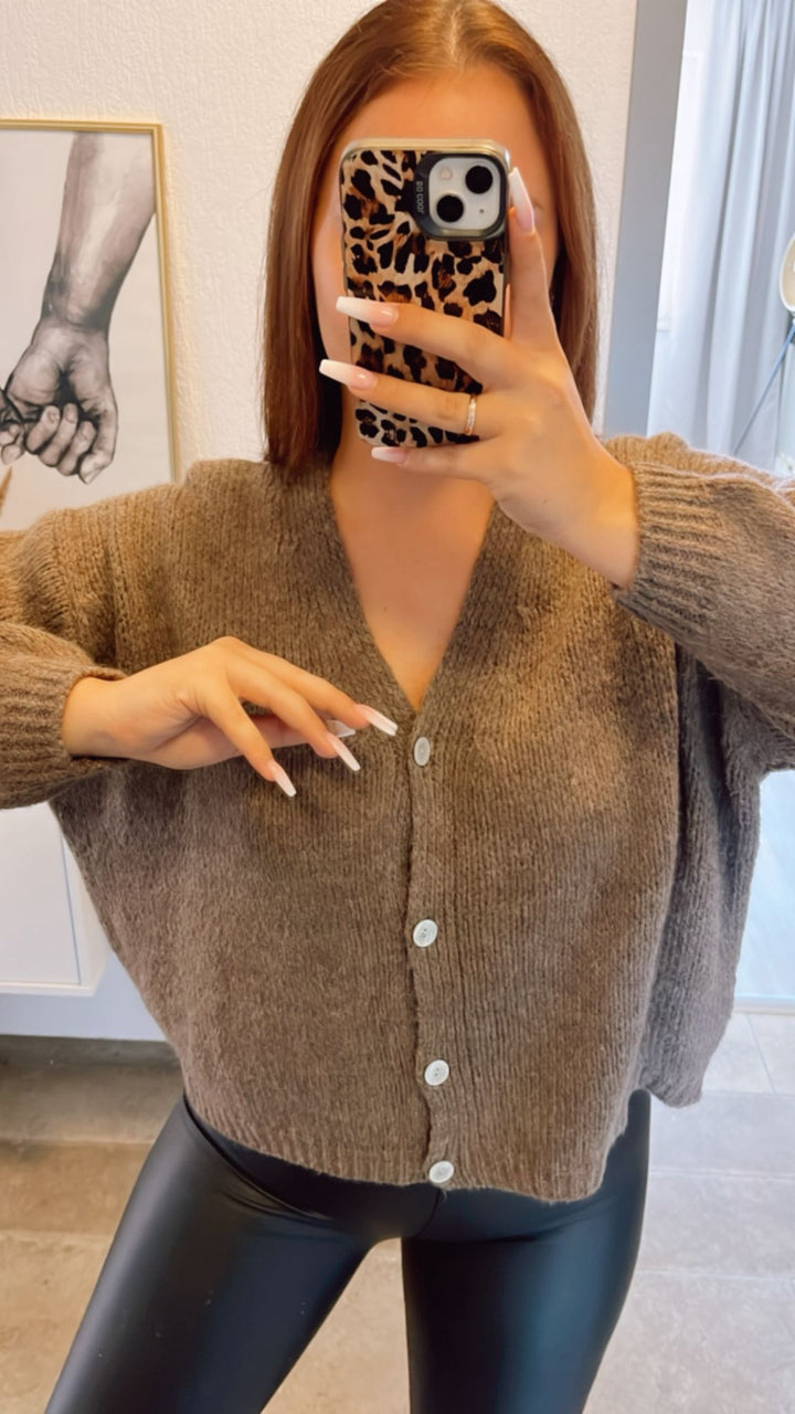 schlichter Strick Cardigan mit Perlmutt Knöpfen / braun meliert Art. 12417