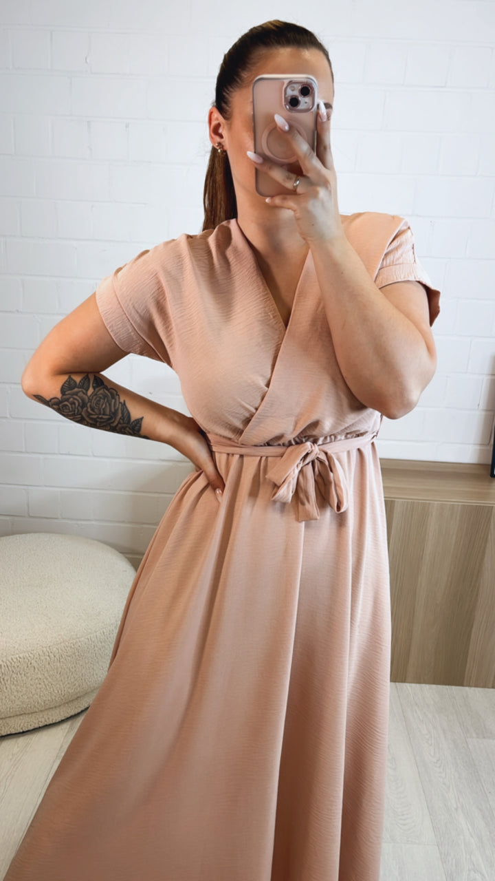 leichtes, langes Kleid mit kurzen Armen / puder rosa Art. 9757