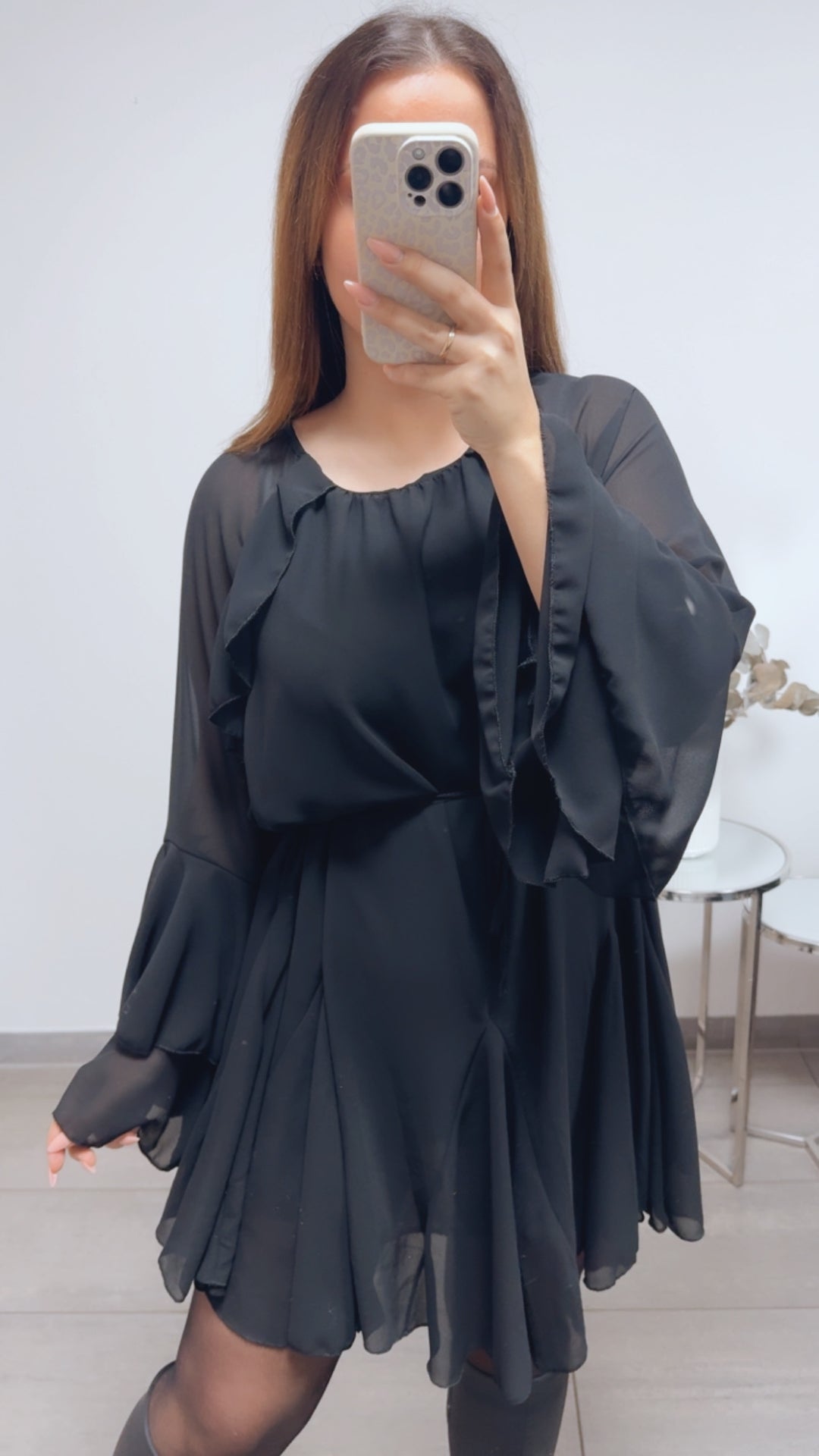 VOLANT besetztes Chiffon Kleid / schwarz Art. 13607