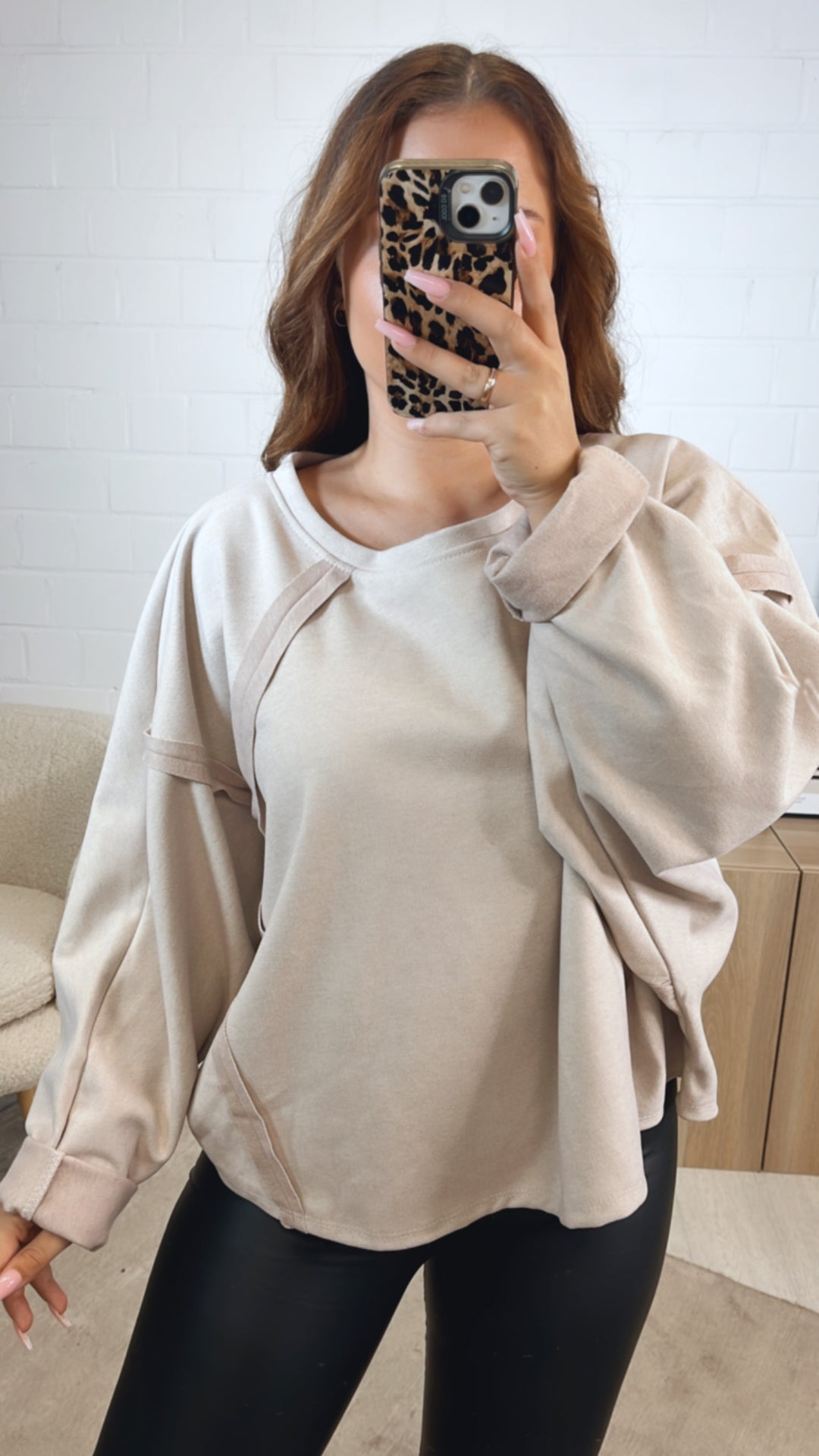 Sweater mit aufgesetzten Nähten / beige Art. 12544
