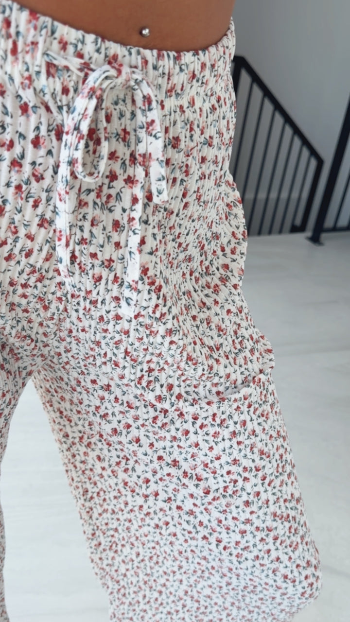 Leichte, plissierte Hose KLEINES BLUMEN Muster / Creme  Art. 15167
