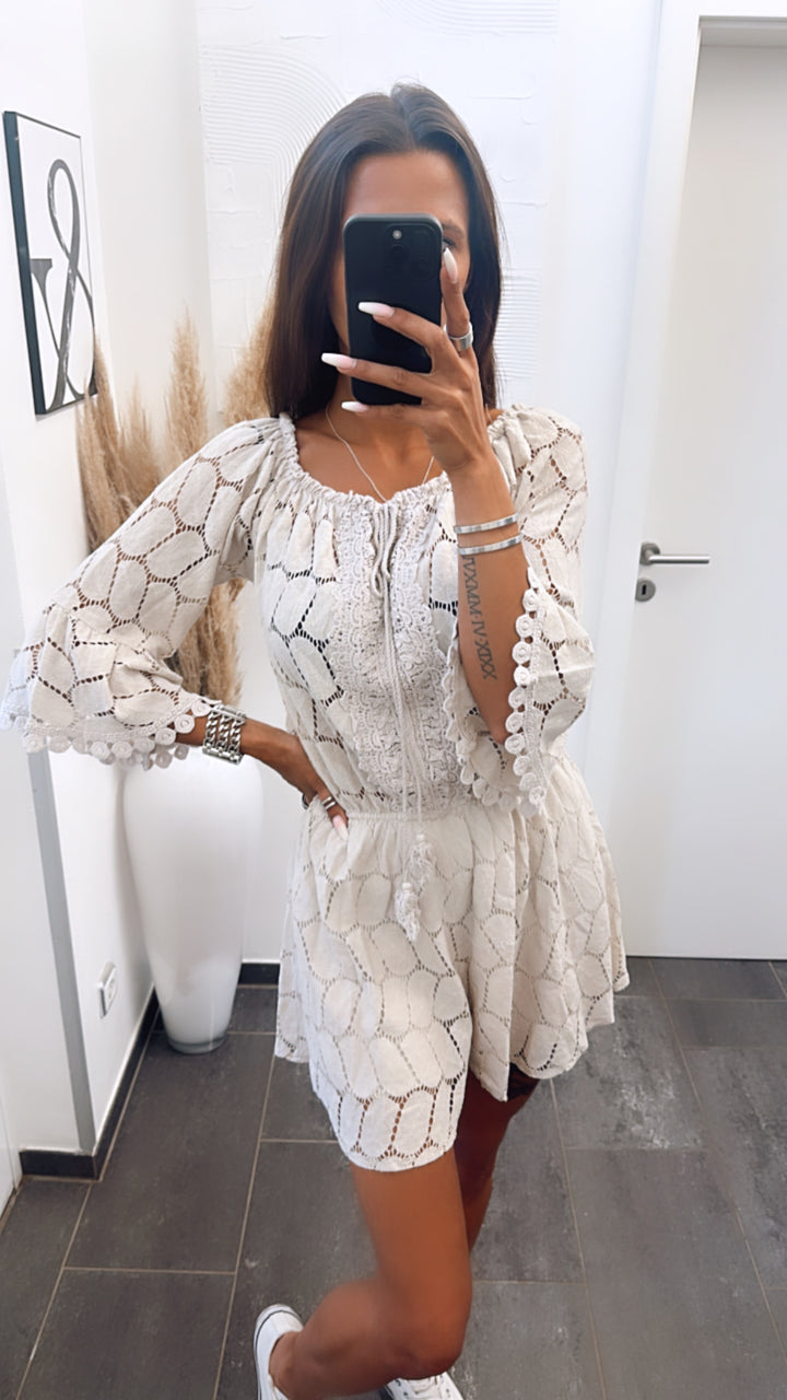 verspielter, kurzer Jumpsuit mit Spitzen Stickerei / beige Art. 6393