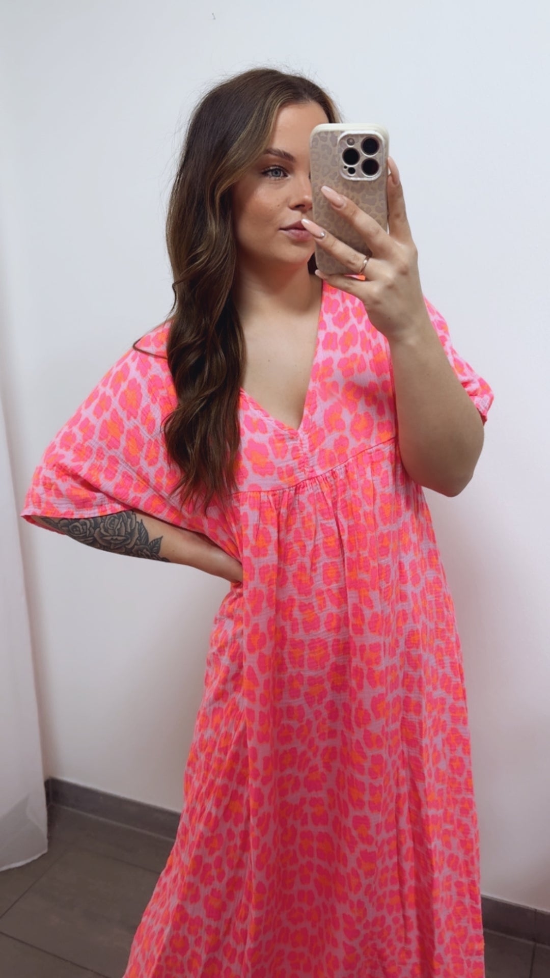 LEO langes Musselin Kleid, kurze Ärmel / rosa - Neon pink - Neon orange Art. 14687