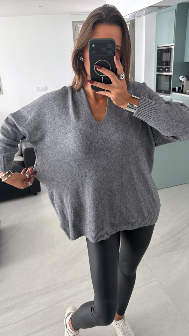 Viskose Mix Pullover mit V-Ausschnitt / grau Art. 16238