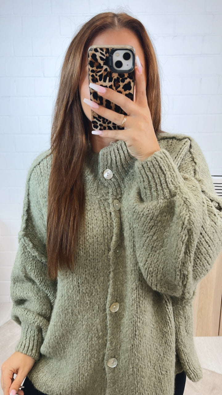 PERLMUTT KNÖPFE Kuschel Cardigan / khaki Art. 12359