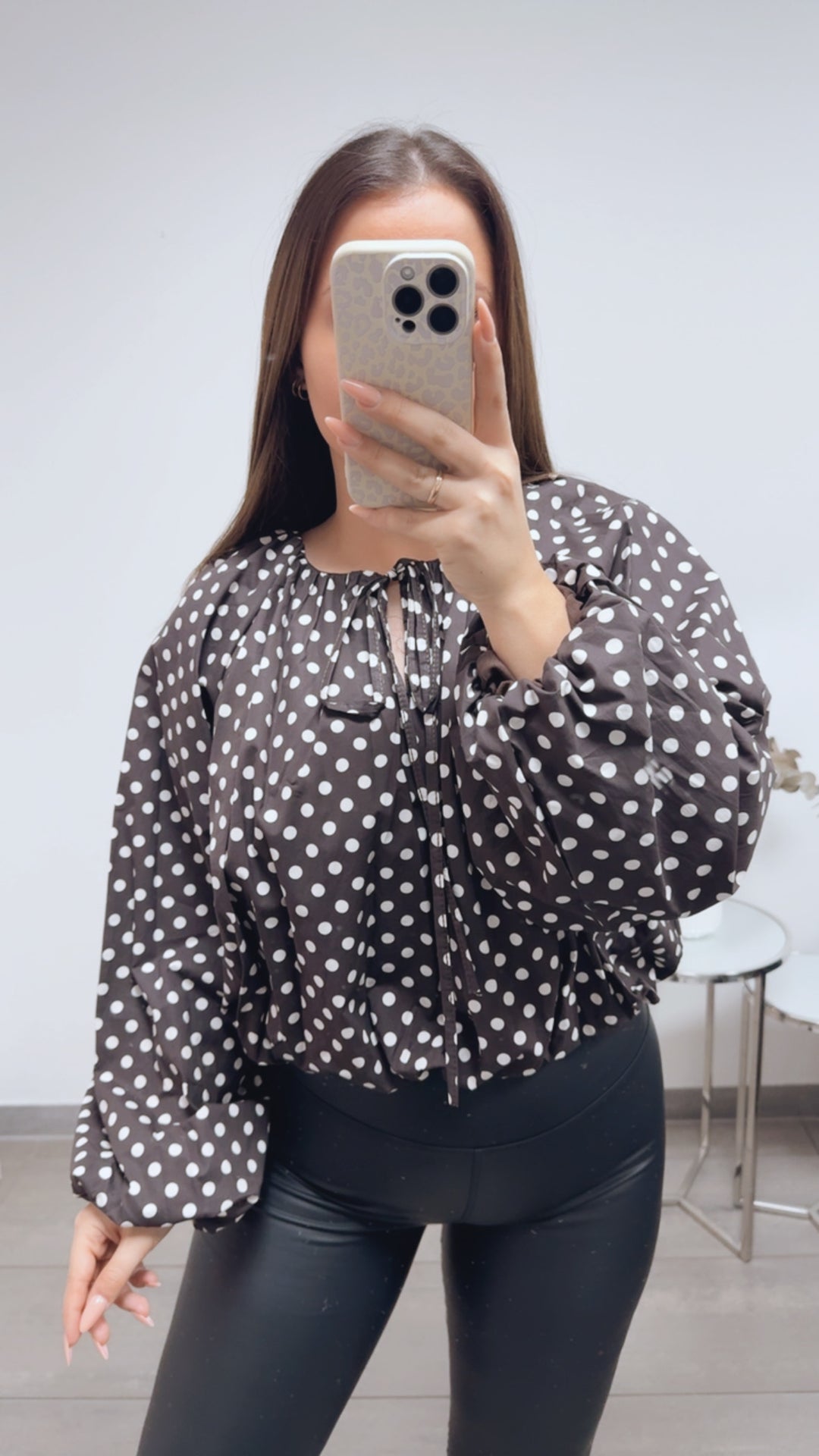 PUNKTE kürzeres, dickeres Blusen Oberteil / dunkel braun - weiss Art. 13709