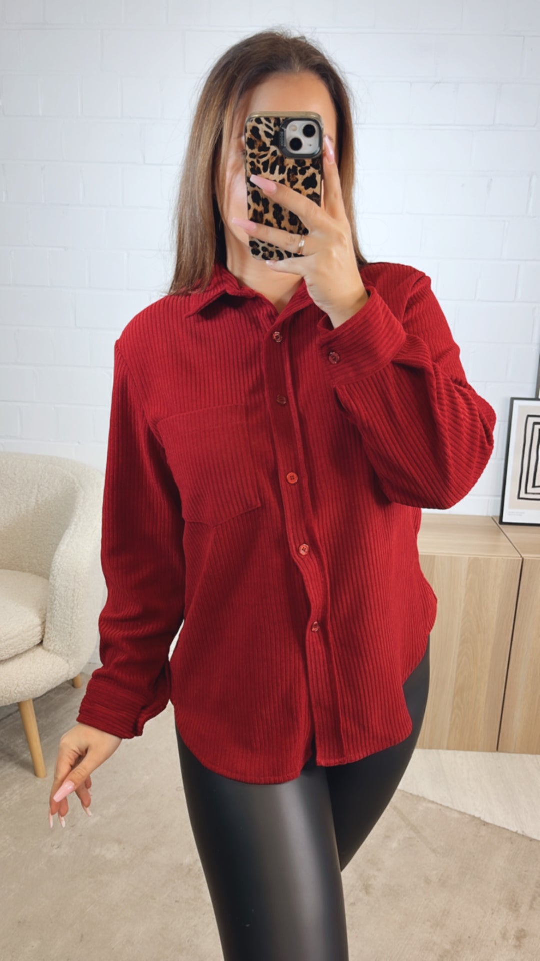 Bluse im Cord Look mit Brusttasche / bordeaux rot Art. 12480