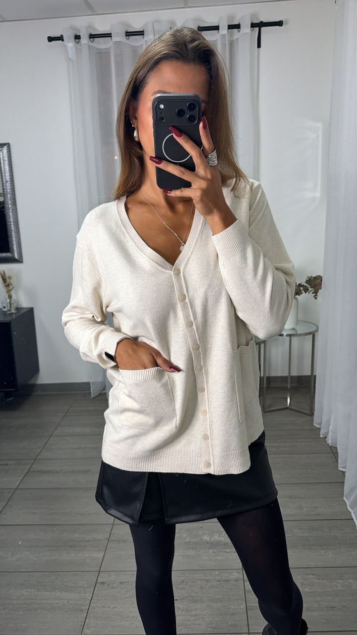 Feinstrick Cardigan mit Taschen auf der Vorderseite / hell beige Art.15683