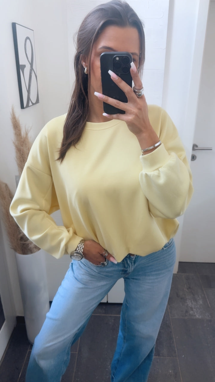 Softer  " Butter Stoff " Sweater, raffinierter Schnitt am Bund / soft gelb Art. 14059