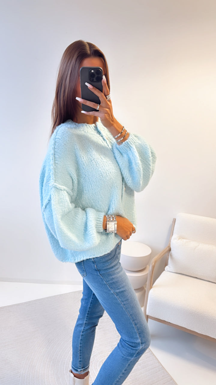 KURZER Kuschel Cardigan mit Silber- goldigen Knöpfen / hell blau Art. 8356