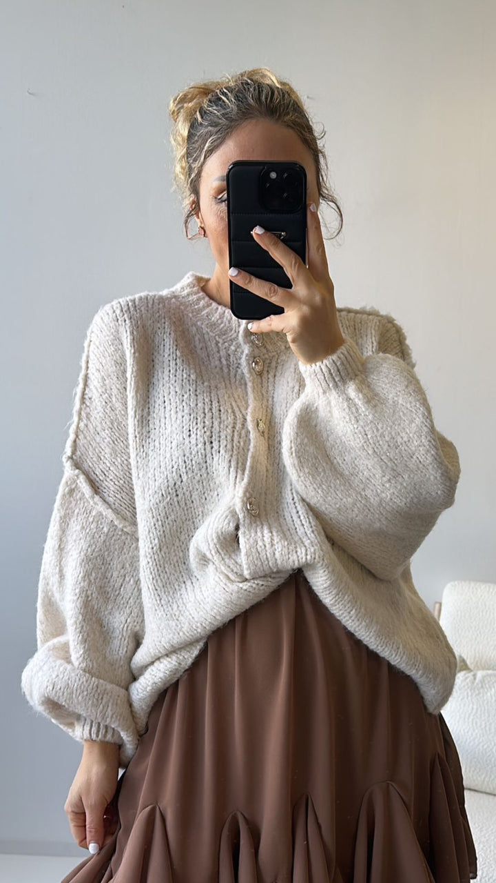 kurzer Strick Cardigan mit gold - silbernen Knöpfen / wollweiss Art. 8079