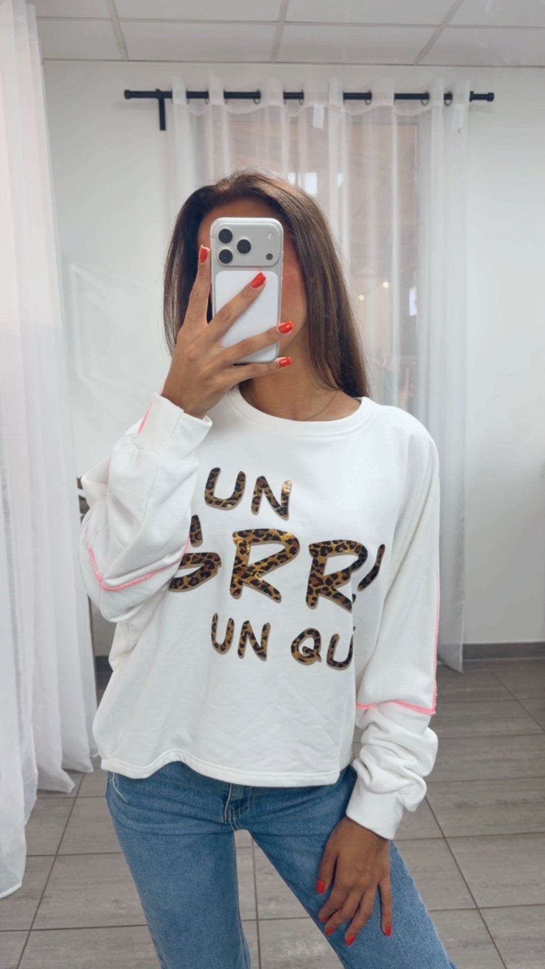 Sweater mit Animal Statement / weiss - neon pink - leo Art. 15542