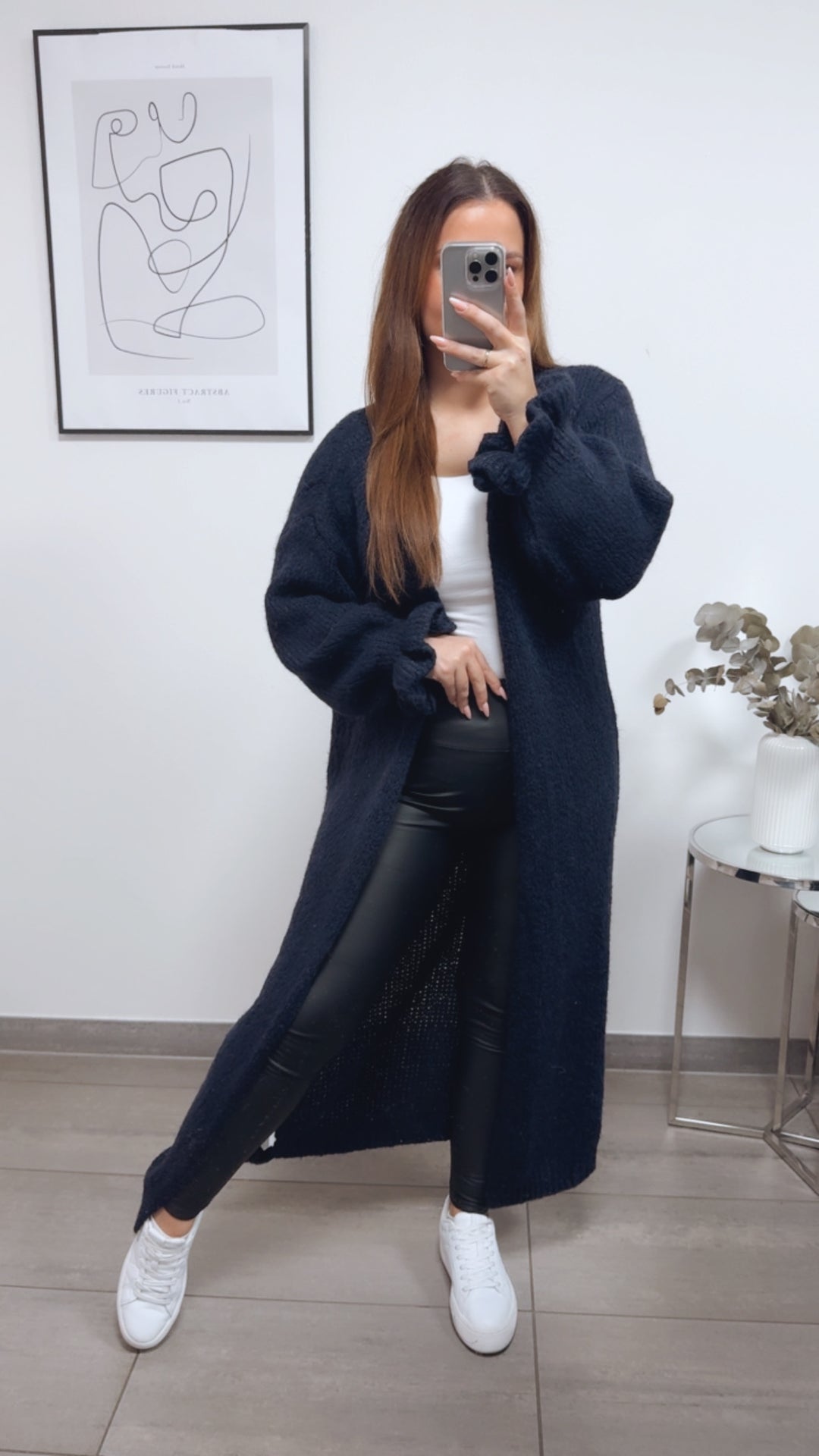 langer Kuschel Cardigan mit Volant Ärmeln / blau schwarz Art. 13239