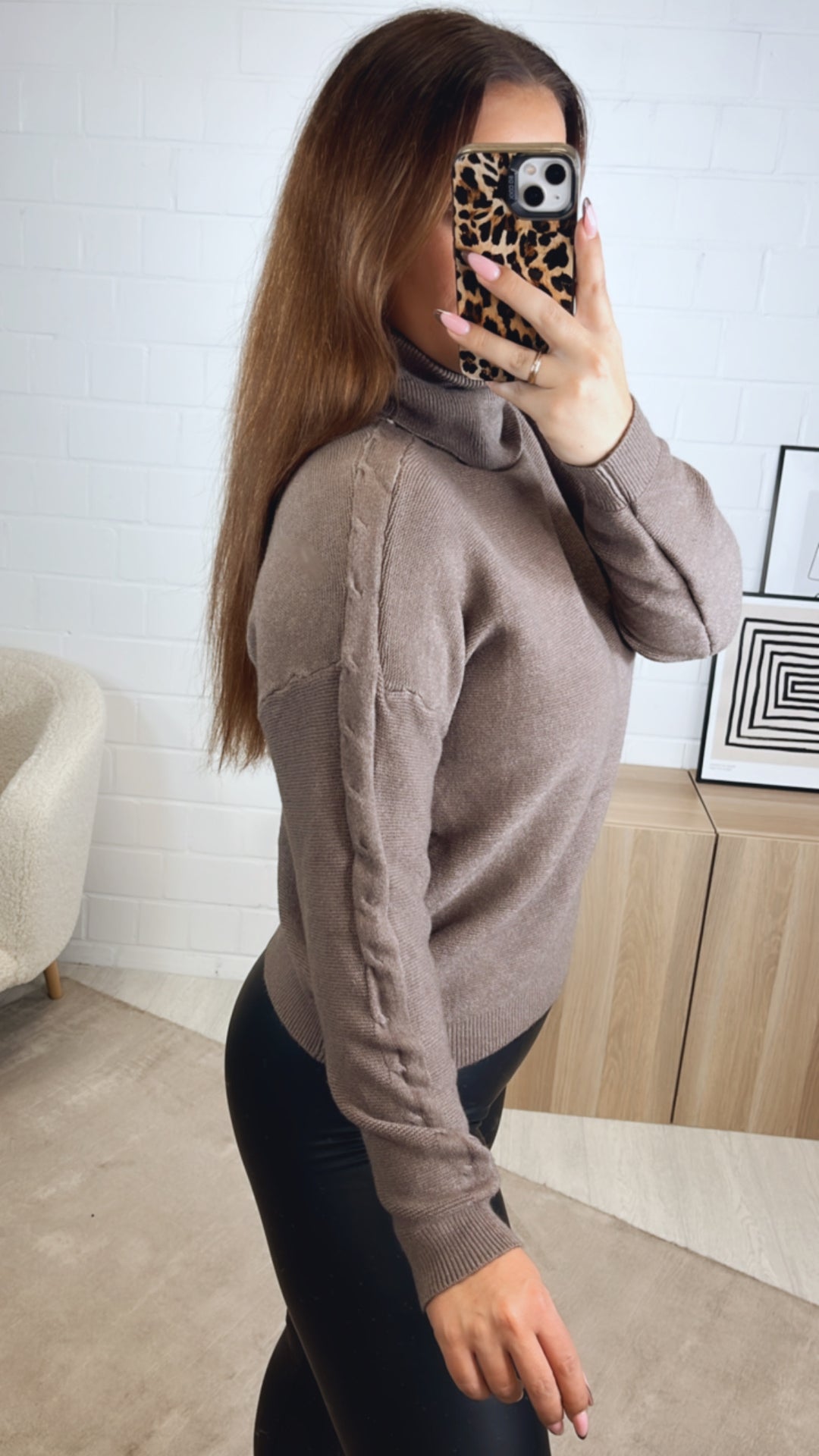 Rollkragen Pullover, Zopfmuster auf Schulter / braun meliert Art. 12975