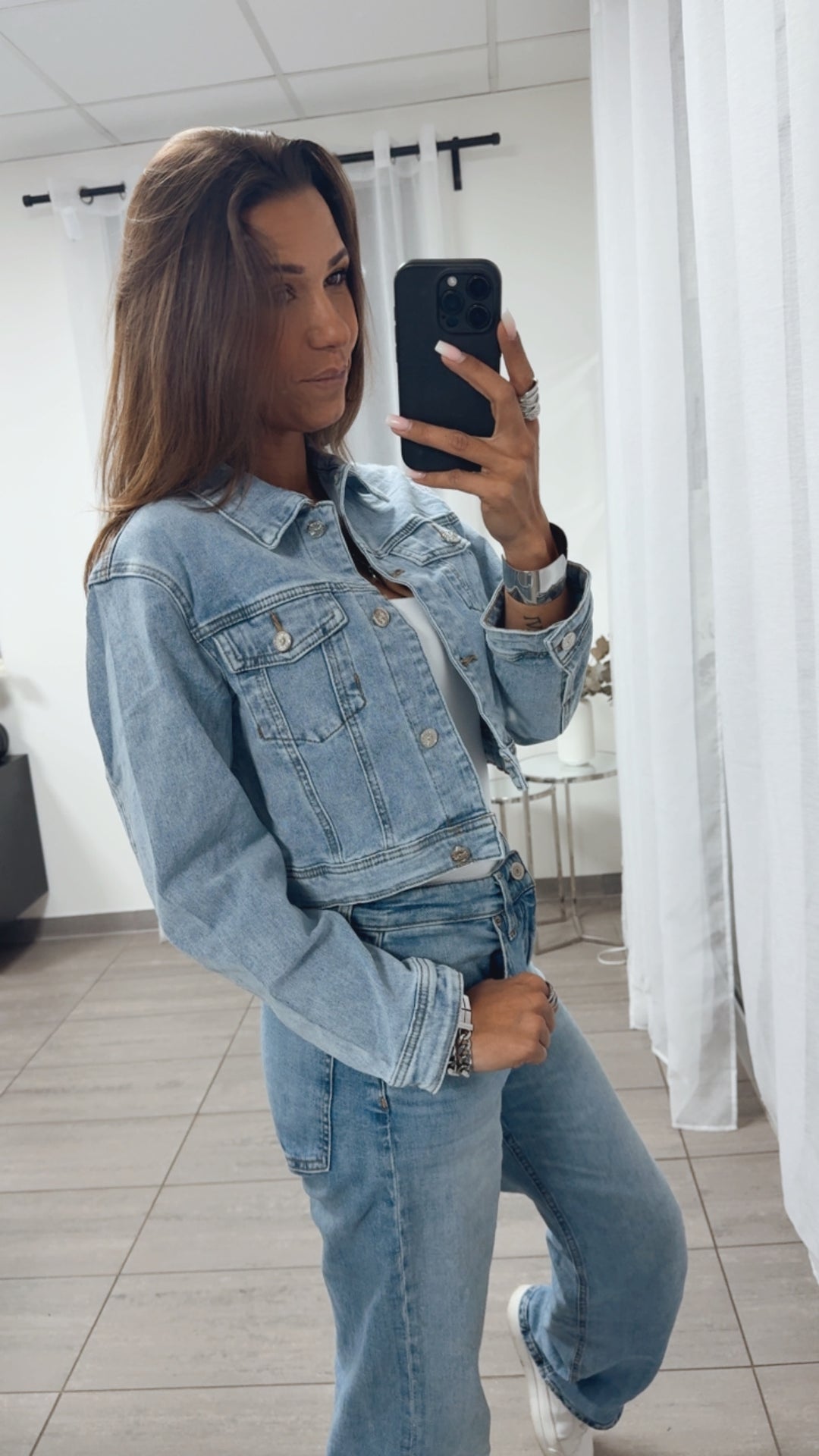 Jeansjacke mit farbiger Blumen Stickerei am Rücken / G95Y denim Art. 10952