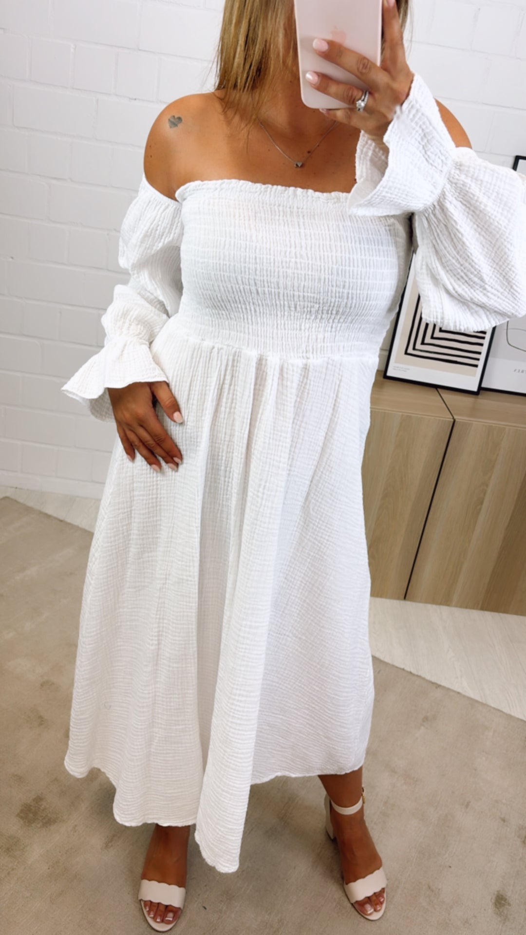 (Midi-) off - shoulder Musselin Kleid / weiss Art. 10865