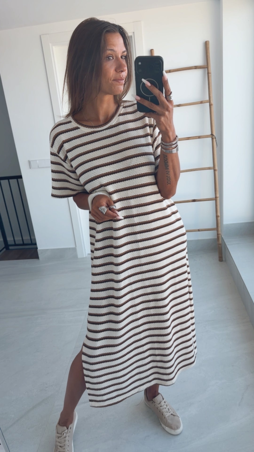 (Maxi-) Kleid in Häkel Optik, gestreift / creme - hell braun - dunkel braun Art.15320