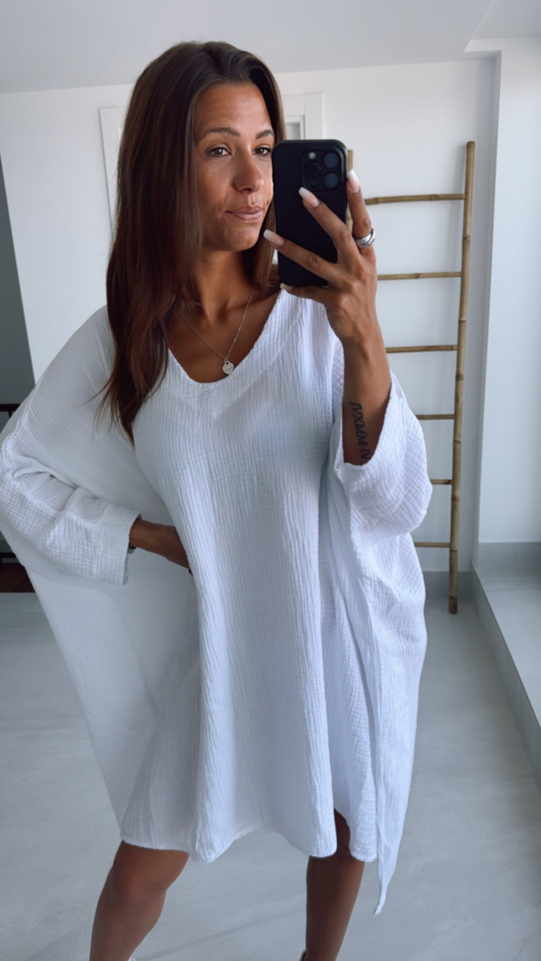 Musselin Ultra Vokuhila Long Bluse / weiss Art. 9777