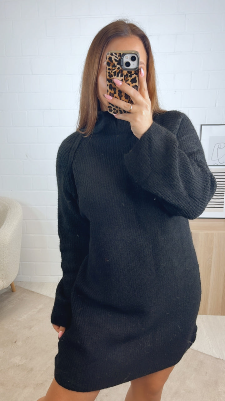 gradliniges Strick Kleid / Long Pullover mit weitem Arm, Stehkragen / schwarz Art. 12797