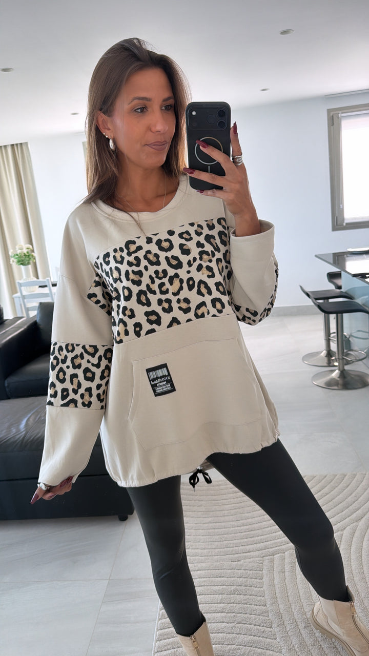 KÄNGURUTASCHE leichter, langer Sweater mit Leo Details / beige Art. 16423