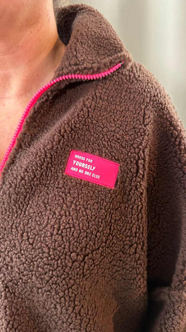 BOUCLÉ Stehkragen Oversize Jacke " Dress for Yourself " / dunkel braun - pink Art. 16458